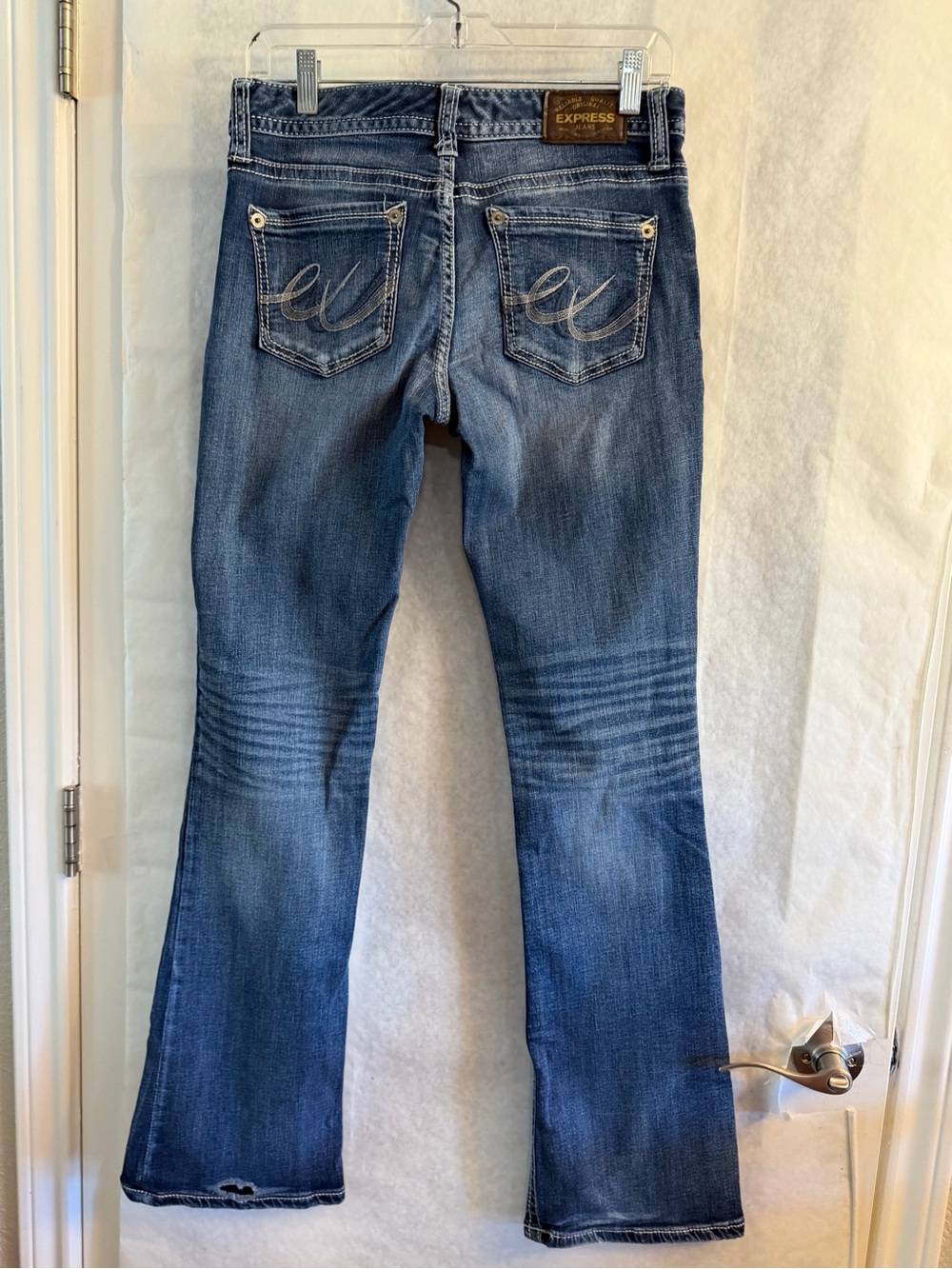 Express Jeans Boot Cut Stella Low Rise in Med Wash Sz-6R. FF4